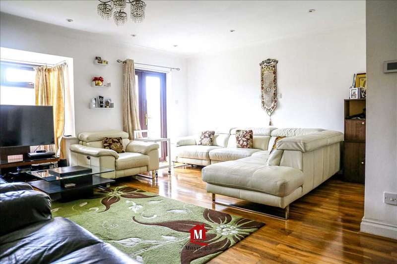 3 Bedroom Detached Property For Sale In Upton Court Road, Slough, SL3