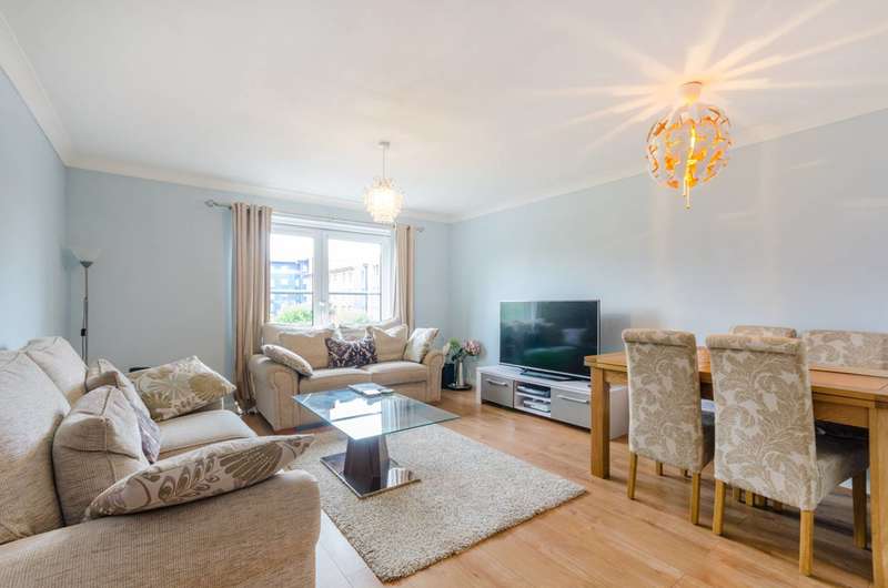 2 Bedroom Flat To Rent In Cleeve Way, Sutton, SM1