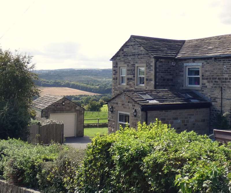 Houses for sale & to rent in WF15 8AP, Fall Lane, Liversedge And