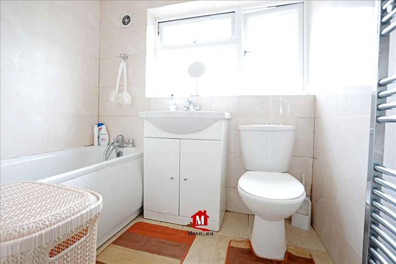 2 Bedroom For Sale In Cumberland Avenue, Slough, SL2