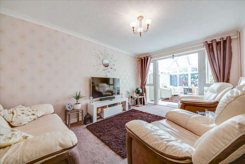 3 Bedroom Bungalow For Sale In Hulme Way, Wellingborough, NN8