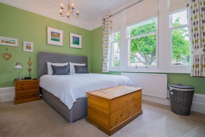 2 Bedroom Flat For Sale In Bridgeman Road, Teddington, TW11