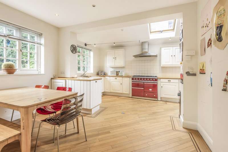 4 Bedroom Detached For Sale In Oaken Drive, Claygate, Esher, KT10