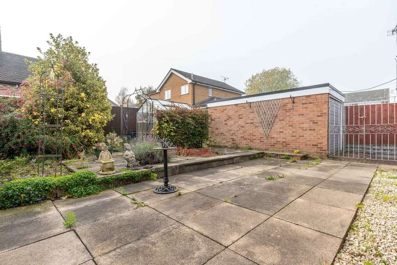 2 Bedroom Detached Bungalow For Sale In Carrs Close, Castle Donington