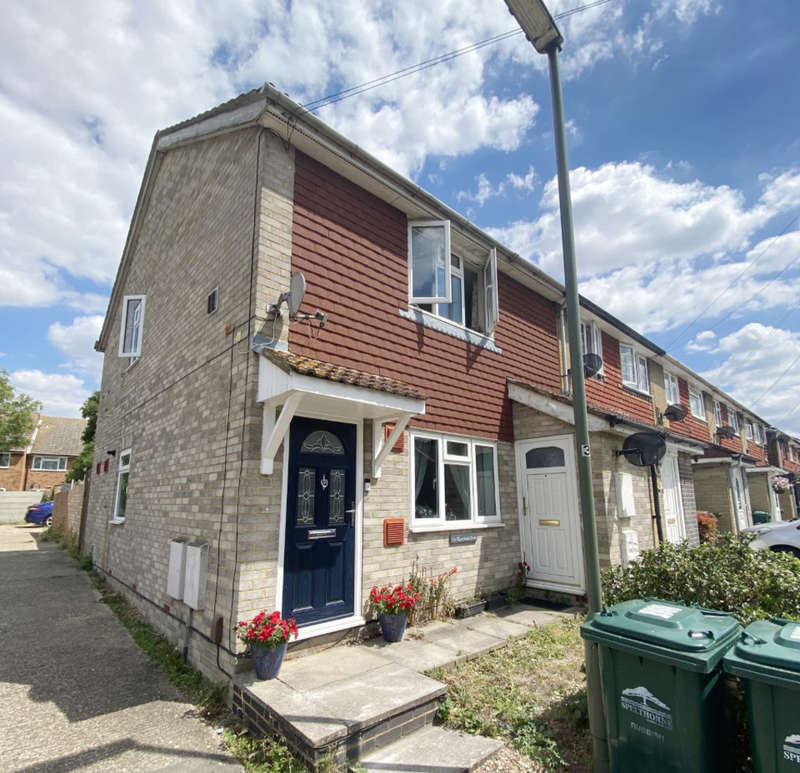 Houses for sale & to rent in Heathrow Villages, Staines