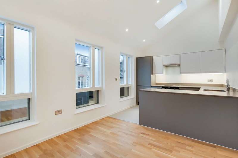 3 Bedroom Flat To Rent In Upper Richmond Road, East Putney, SW15