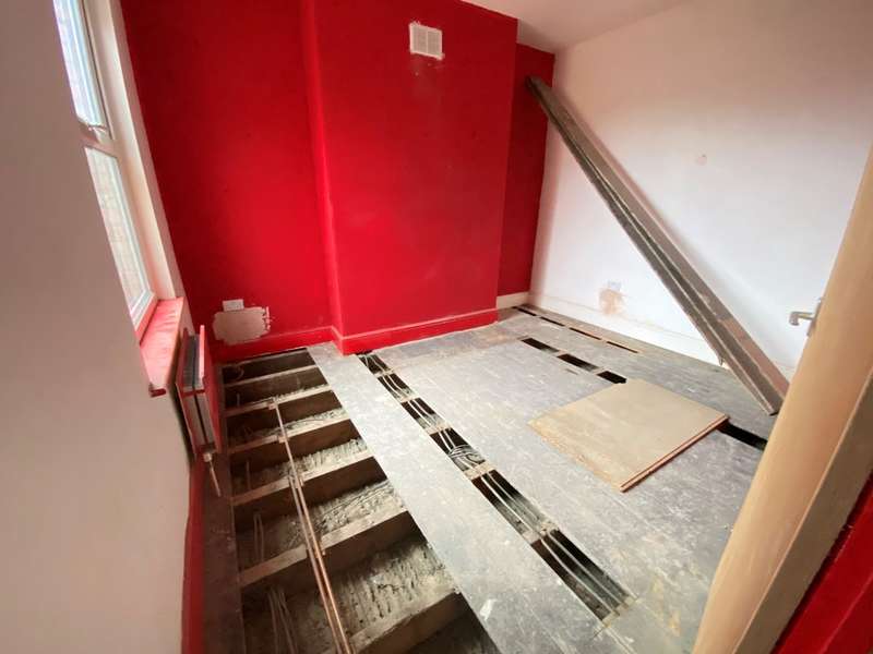 4 Bedroom Terraced House For Sale In Colwyn Road, Northampton, NN1