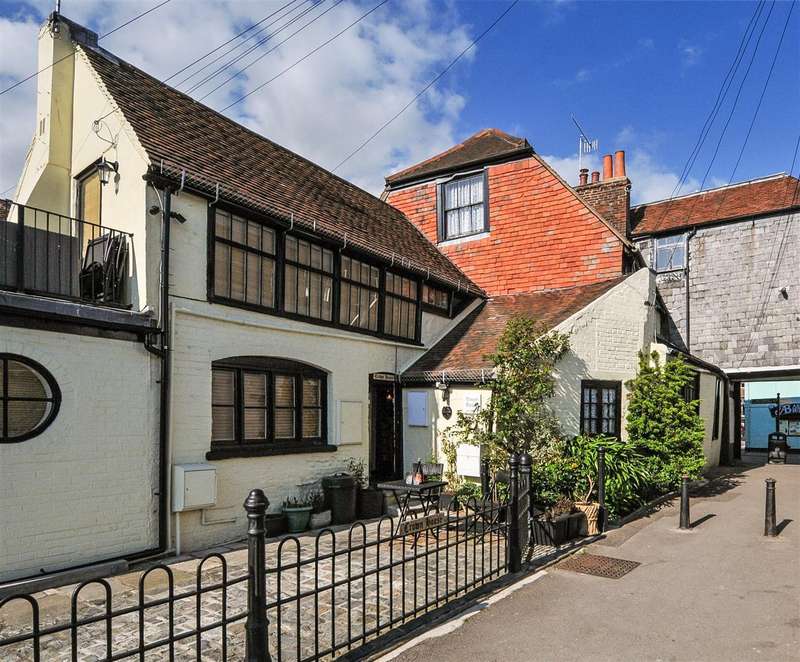 3 Bedroom House To Rent In High Street, Arundel, BN18