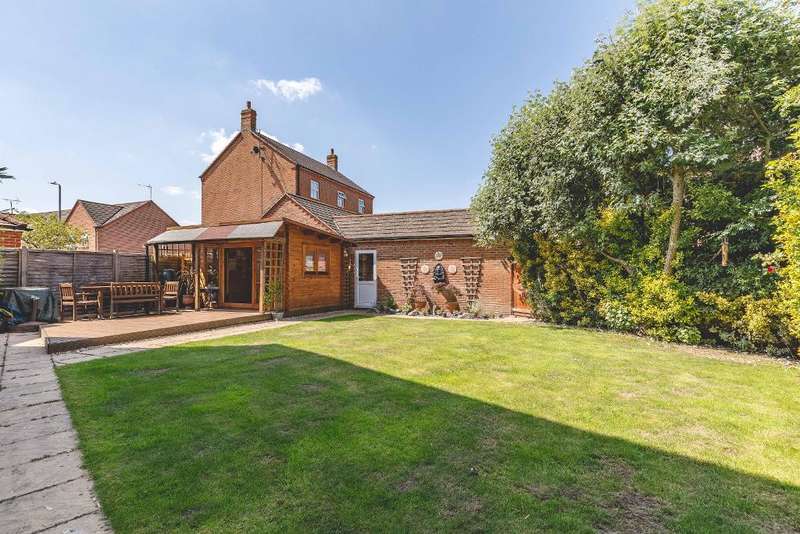5 Bedroom Detached House For Sale In James Meadow, Langley, SL3