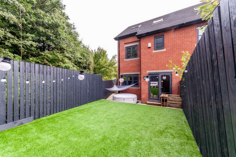 Turner Street Lees Oldham Ol4 3 Bedroom Terraced House To