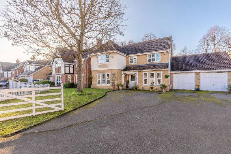 4 Bedroom Detached House For Sale In Fielding Gardens, Langley, SL3