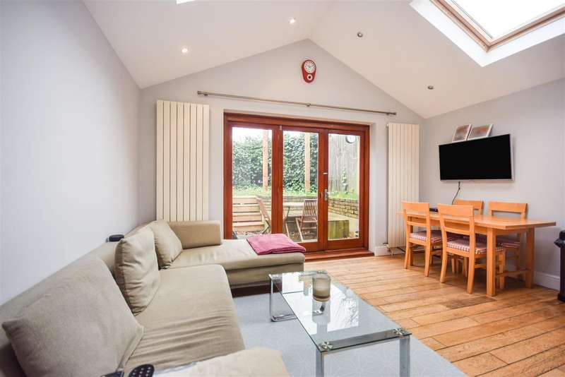 2 Bedroom Apartment To Rent In Palmerston Road, Wimbledon, SW19