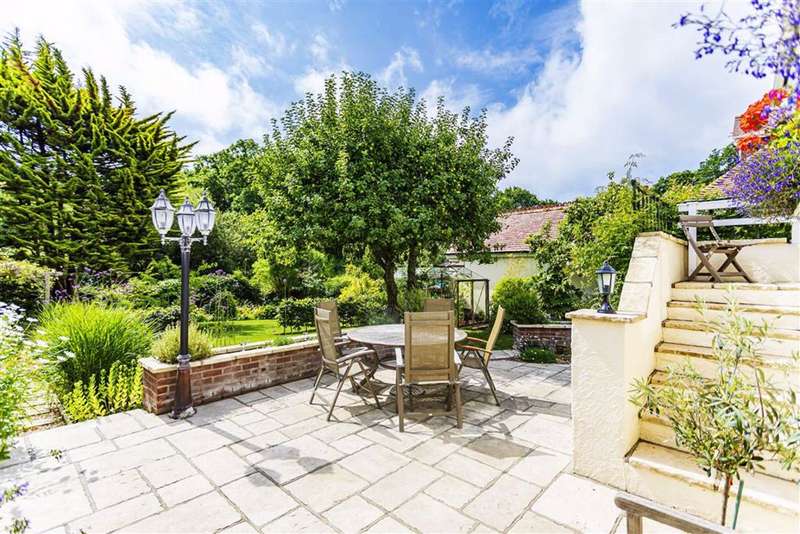 3 Bedroom Detached For Sale In Elphinstone Road, Highcliffe, BH23