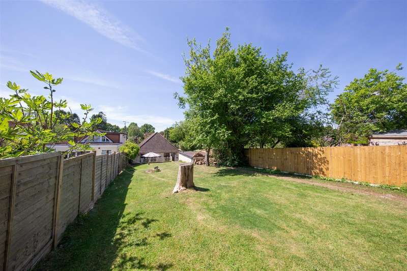 3 Bedroom Detached Bungalow For Sale In Dunstable Road, Studham