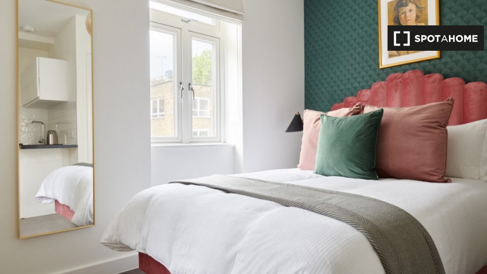 Studio To Rent In St John St, EC1V