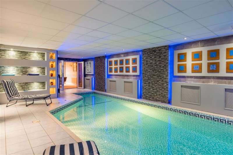 4 Bedroom Detached House For Sale In Pudsey Road, Leeds, LS13