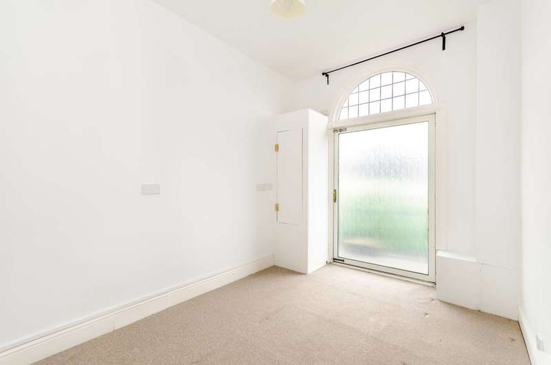 1 Bedroom Flat For Sale In South Norwood Hill, Norwood, SE25
