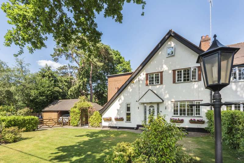 Houses for sale & to rent in Longcross, Lyne & Chertsey South, Woking