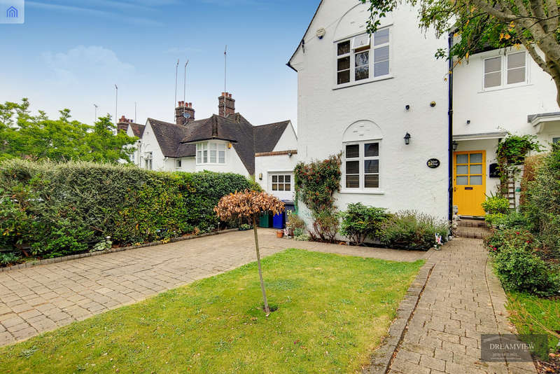 3 Bedroom Cottage House For Sale In Wordsworth Walk, Hampstead Garden