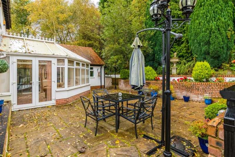 4 Bedroom Detached House For Sale In Pudsey Road, Leeds, LS13