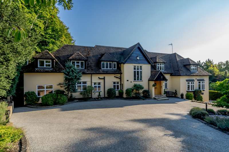 6 Bedroom Detached House For Sale In Hayward Copse, Loudwater