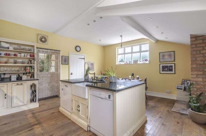 7 Bedroom Property For Sale In Cheltenham Road, Painswick, GL6