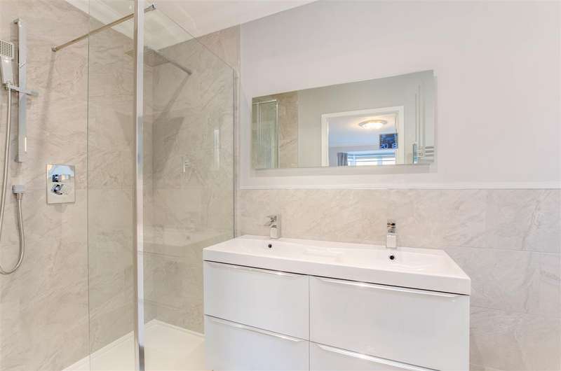 4 Bedroom Detached Bungalow For Sale In St Williams Way, Norwich, NR7