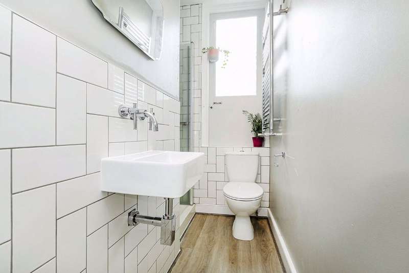 3 Bedroom Flat For Sale In Criffel Avenue, Telford Park