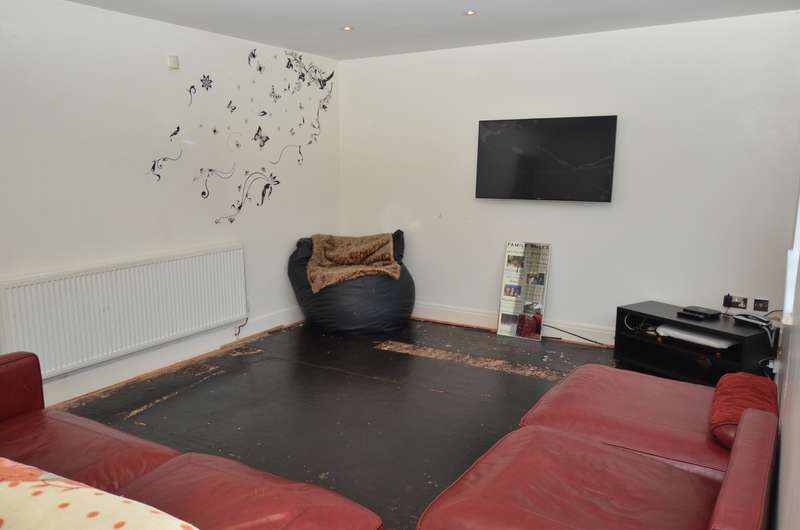 3 Bedroom Terraced House For Sale In Oatlands Walk, Druids Heath