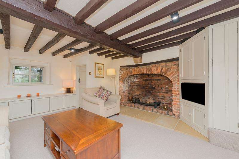 2 Bedroom Cottage For Sale In Aberford Road, Oulton, Leeds, LS26