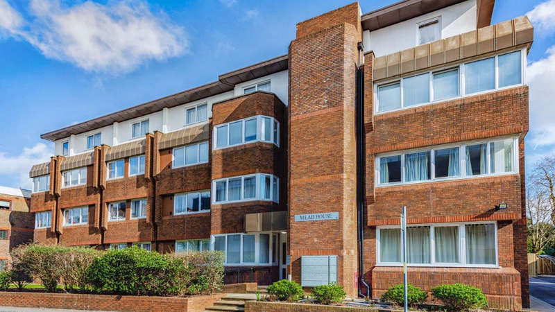 2 Bedroom Flat To Rent In East Grinstead, West Sussex, RH19