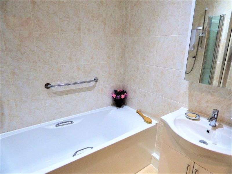 1 Bedroom Property For Sale In Well Presented One Bedroom Retirement