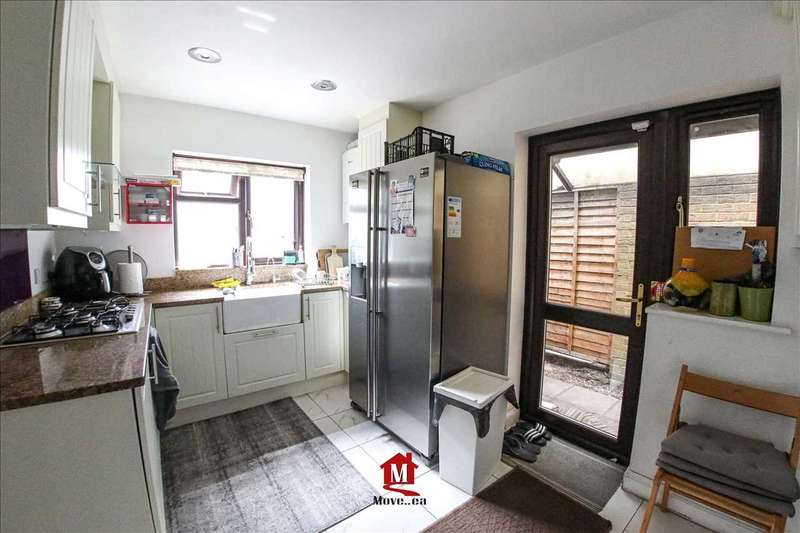 3 Bedroom Detached Property For Sale In Upton Court Road, Slough, SL3
