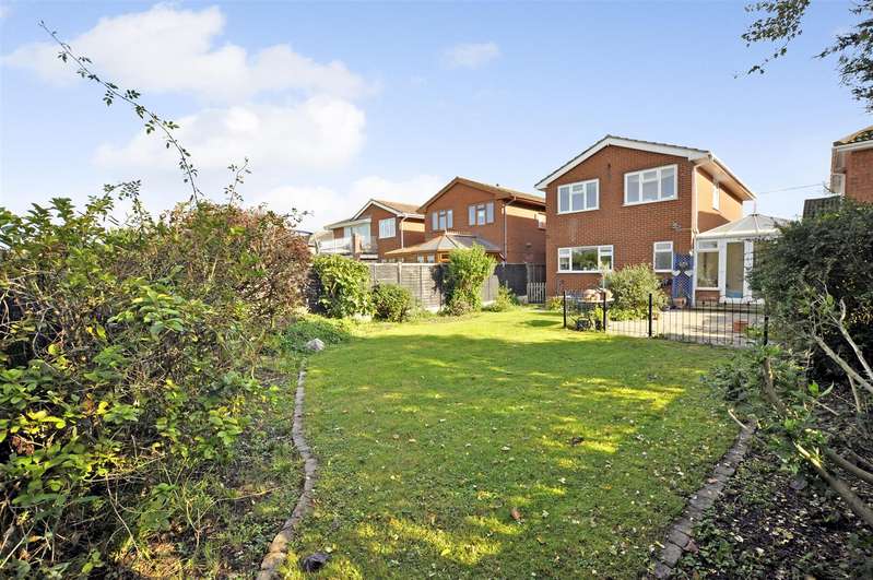 4 Bedroom Detached Property For Sale In Church Parade, Canvey Island, SS8