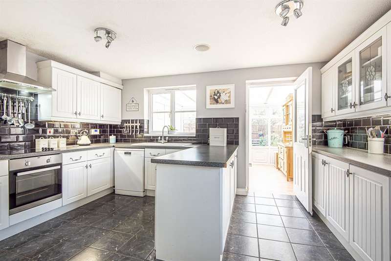 4 Bedroom End Of Terrace House For Sale In Bancroft Chase, Hornchurch, RM12