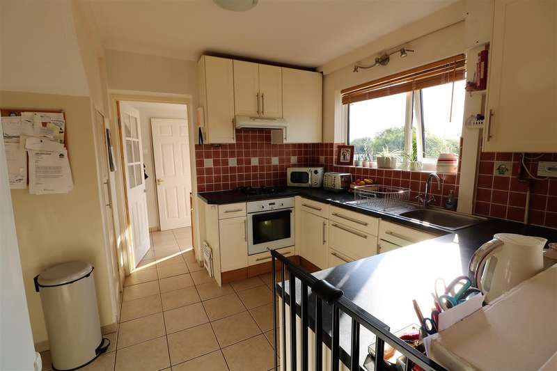 3 Bed House To Rent In Calcot Reading