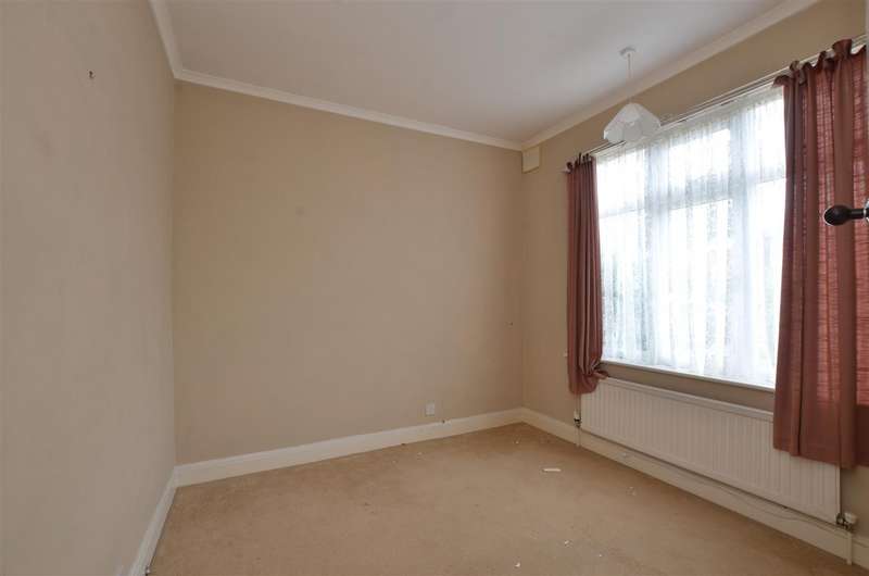 2 Bedroom Semi Detached Bungalow For Sale In Oak Avenue, Norwich, NR7