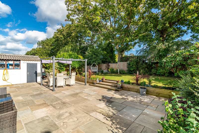 3 Bedroom Detached Bungalow For Sale In Beverley Gardens, Bursledon
