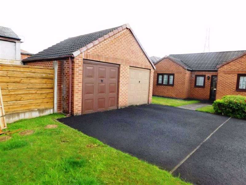 2 Bedroom Bungalow To Rent In Chatsworth Close, Droylsden, Manchester, M43