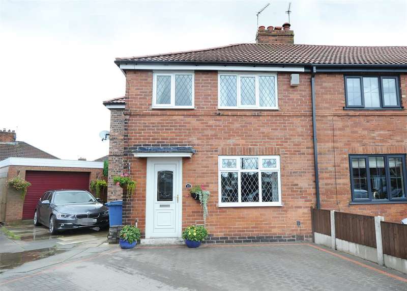 3 Bedroom Town House For Sale In 11 Etherley Close, Irlam M44