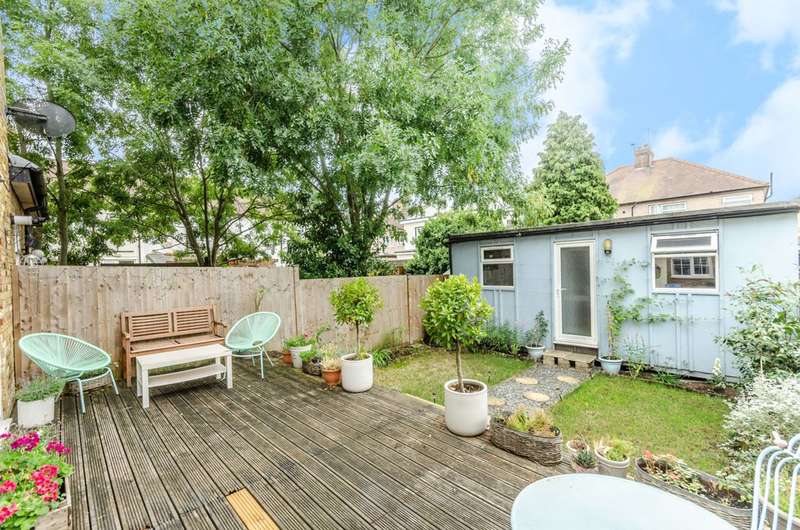 2 Bedroom Flat For Sale In Graham Avenue, Mitcham, CR4