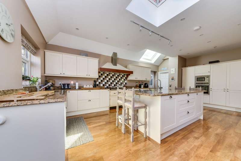 4 Bedroom Detached Property For Sale In Dyke Road Avenue, Brighton