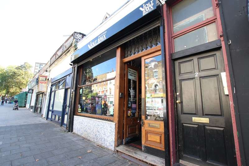 Flat To Rent In Cazenove Road, London, N16