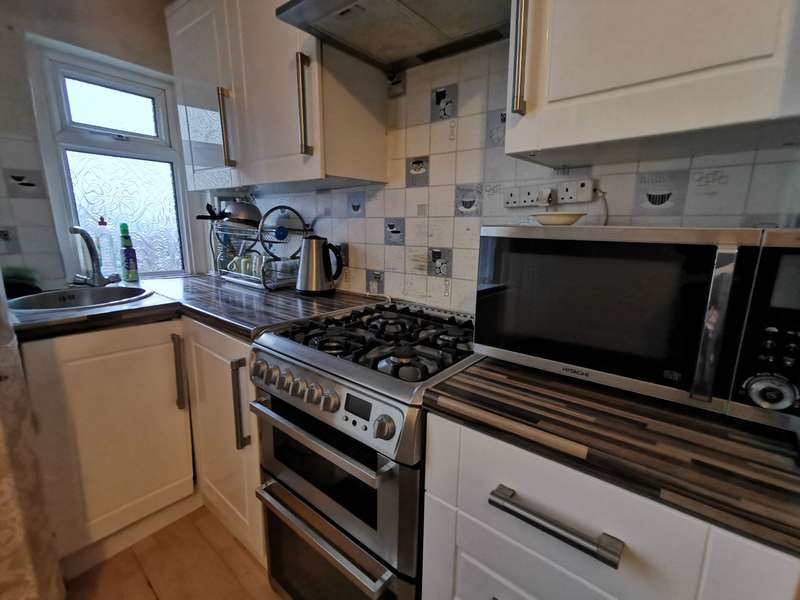 3 Bedroom Terraced House For Sale In Nearcliffe Road, Bradford, BD9