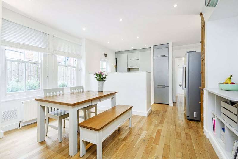 3 Bedroom Flat For Sale In Criffel Avenue, Telford Park