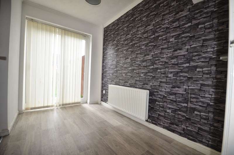 2 Bedroom Town House To Rent In Lindisfarne Avenue, Blackburn, BB2