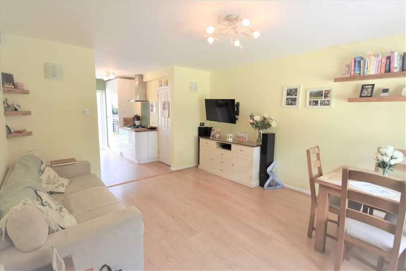 2 Bedroom Apartment For Sale In Coniston Close, Chiswick, W4