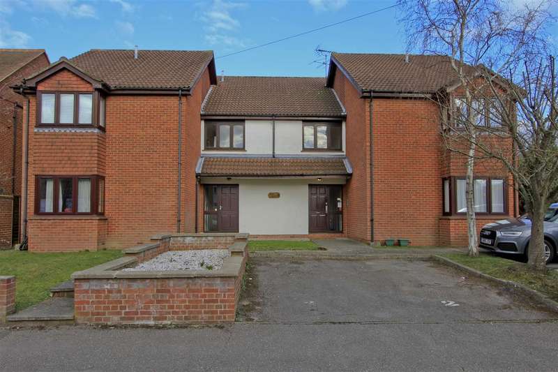 Flat To Rent In High Trees, Oak Avenue, Ickenham, UB10