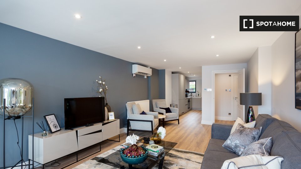 3 Bedroom Flat To Rent In Flat, SW5