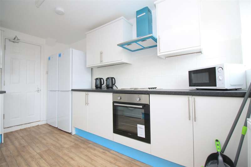 House To Rent In Cecil Road, Lancing, BN15